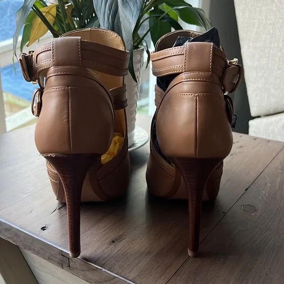 Michael Michael Kors brown heeled pumps size 7 - Picture 3 of 8